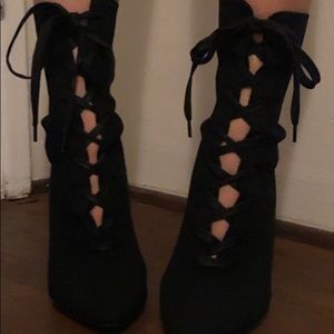 Steve Madden 8.5 lace up high heel boots